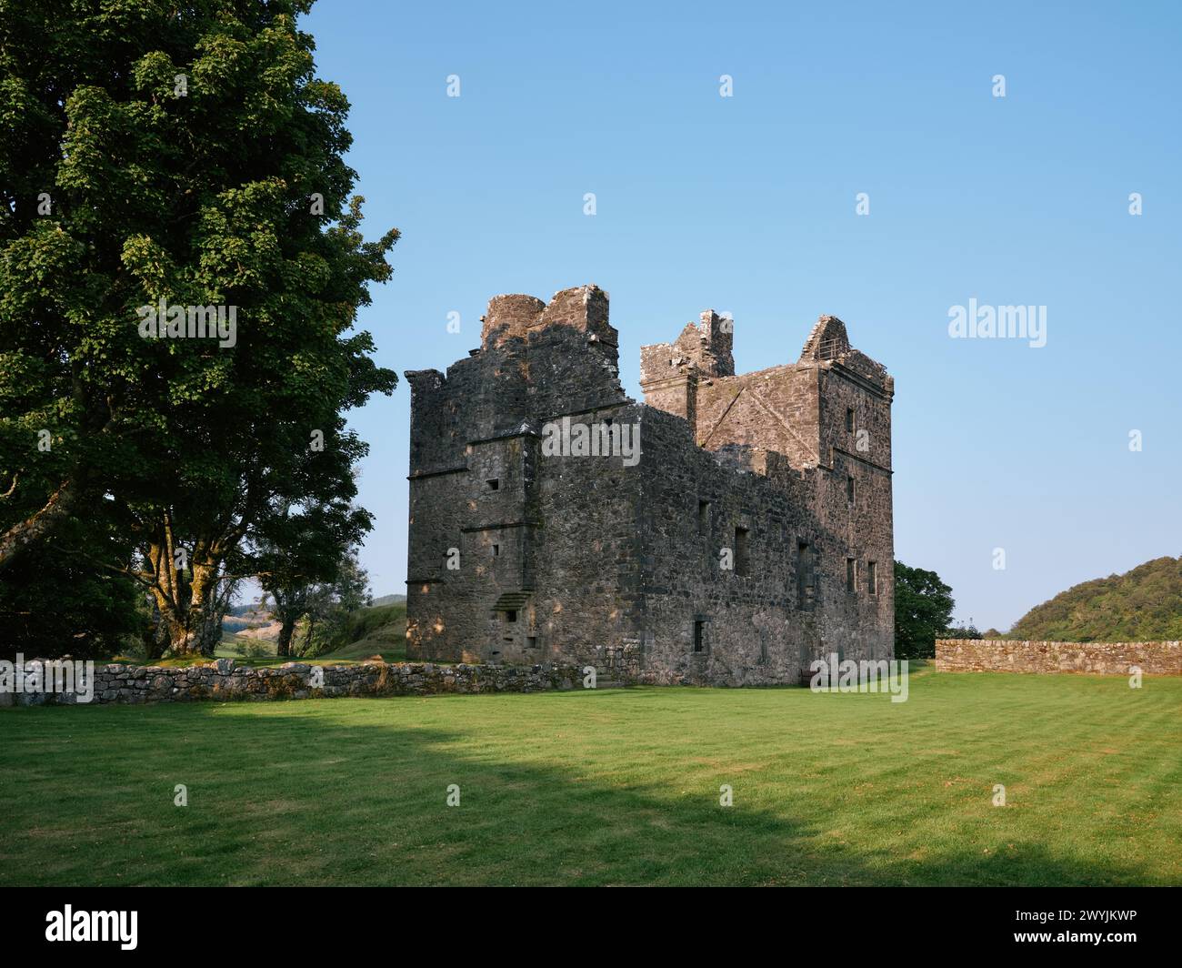 Castello di Carnasserie, una torre in rovina risalente al XVI secolo a Kilmartin, Argyll e Bute, Scozia, Regno Unito Foto Stock