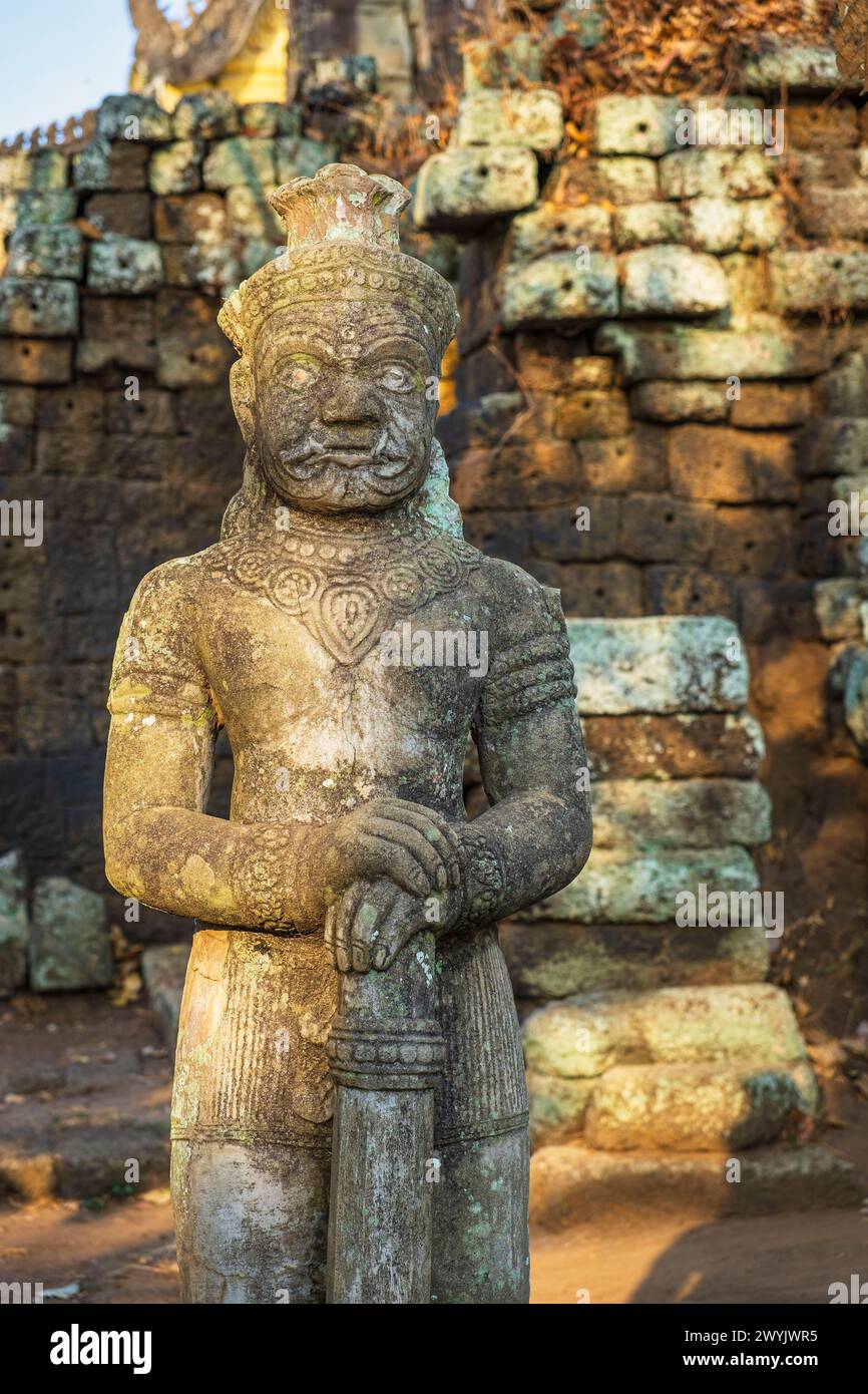 Cambogia, Kampong Cham, il tempio buddista Angkorian VAT Nokor (o Nokor Bachey) costruito nell'XI secolo Foto Stock