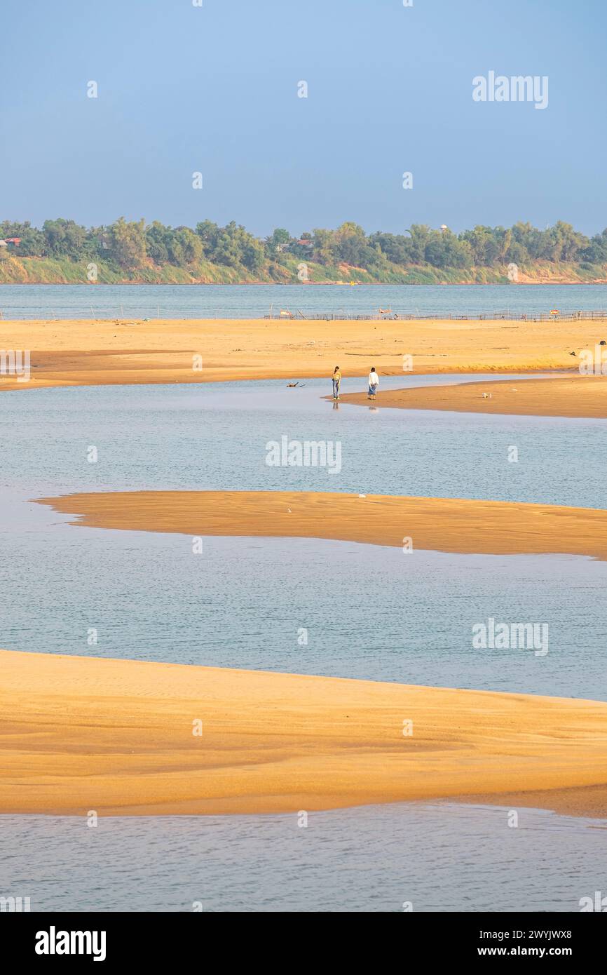 Cambogia, Kampong Cham, il fiume Mekong durante la stagione secca Foto Stock