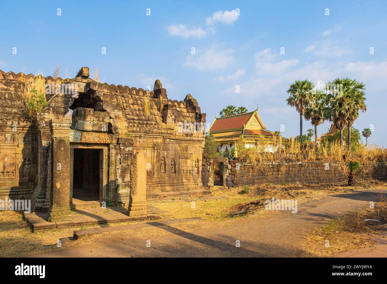 Cambogia, Kampong Cham, il tempio buddista Angkorian VAT Nokor (o Nokor Bachey) costruito nell'XI secolo Foto Stock