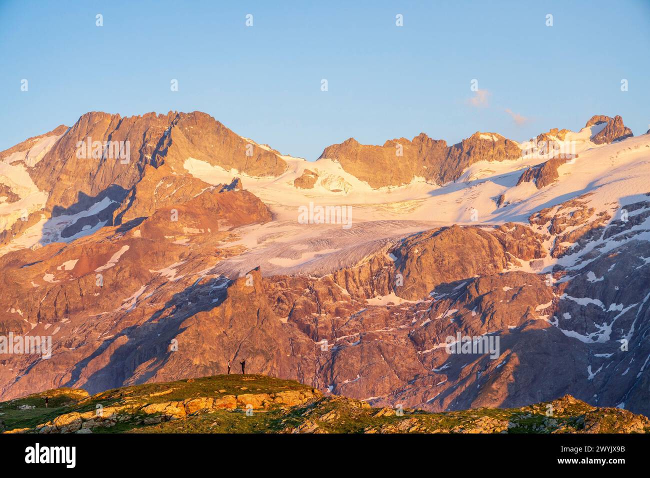 Francia, Hautes-Alpes, la grave, altopiano Emparis, belvedere ai margini del Râteau (3809 m) e del ghiacciaio Girose nel Parco Nazionale degli Ecrins Foto Stock