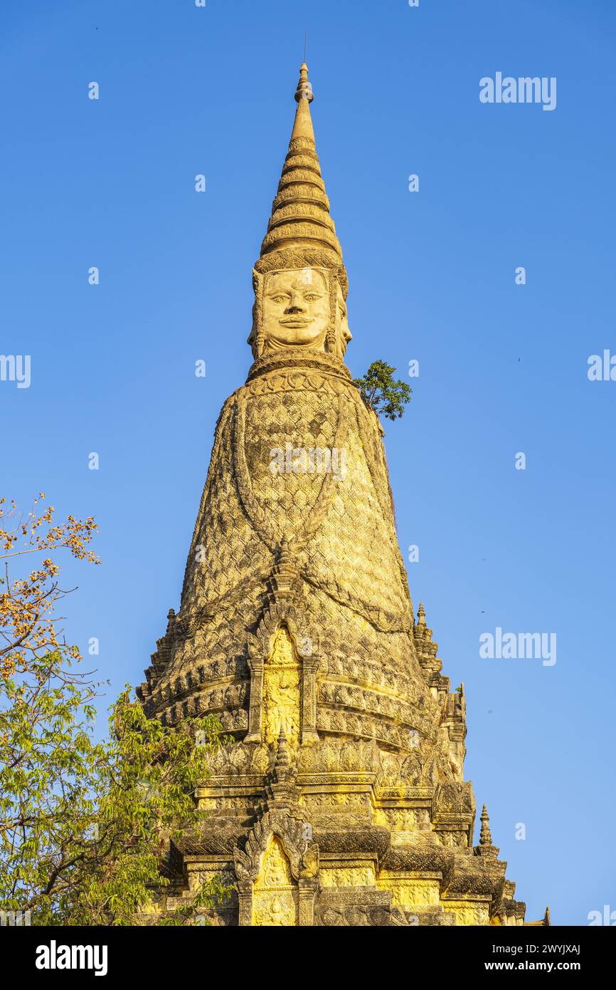 Cambogia, provincia di Kandal, Oudong, ex capitale della Cambogia per quasi 250 anni fino al 1866 e monumentale necropoli reale sparsa su una collina Foto Stock