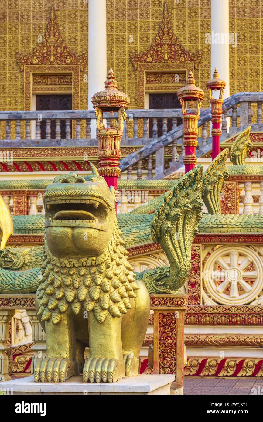 Cambogia, provincia di Kandal, Oudong, centro di meditazione buddista Vipassana ai piedi della collina della monumentale necropoli reale Foto Stock