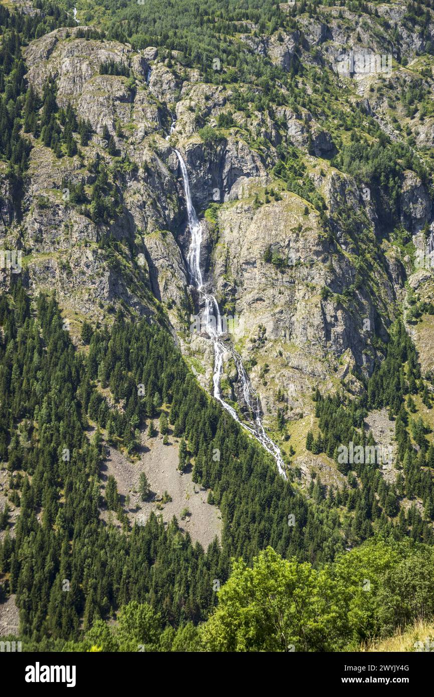 Francia, Isère, Parco nazionale Ecrins, valle Vénéon, Saint-Christophe-en-Oisans, cascata Lavey Foto Stock