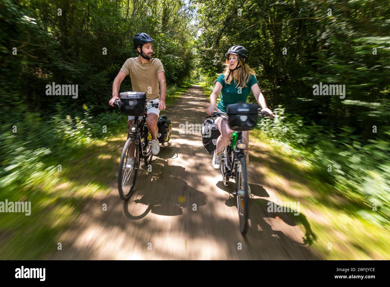 Francia, Deux-Sèvres, le Marais Poitevin, Green Venice, Sansais, viaggio in bicicletta sulla pista ciclabile Vélo Francette Foto Stock