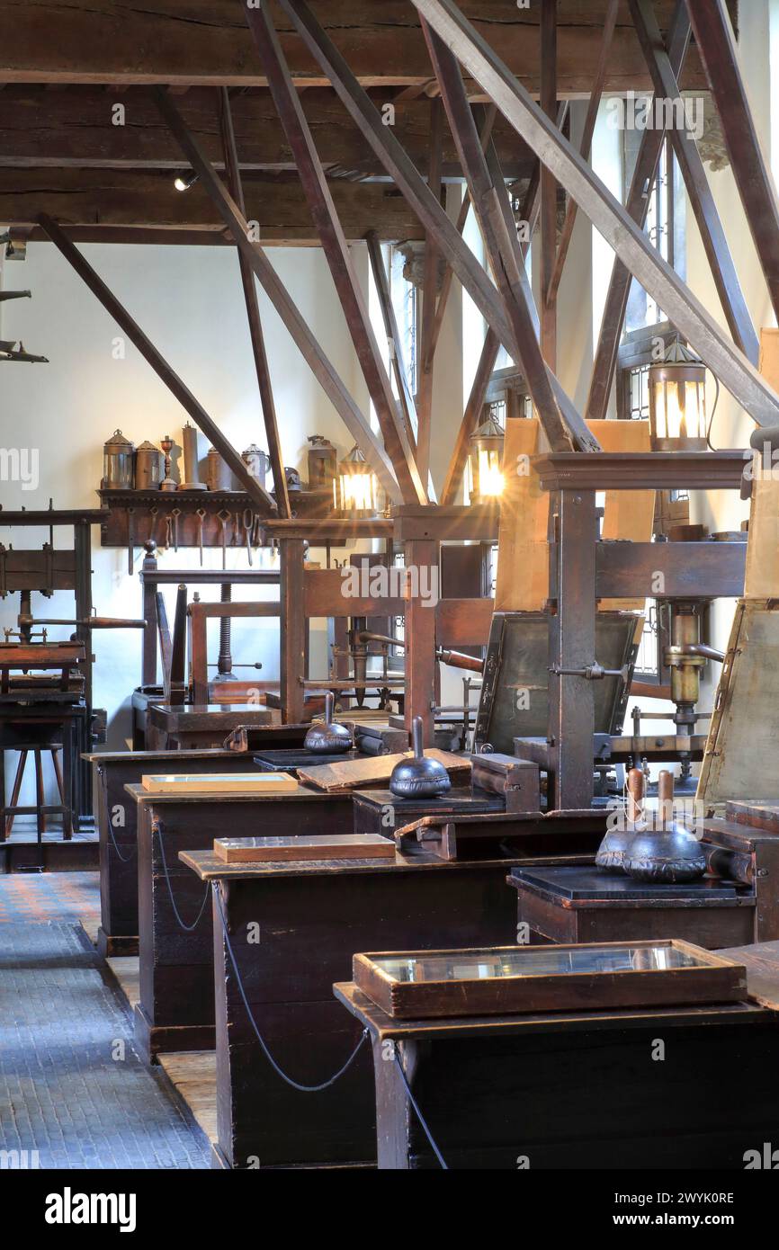 Belgio, Fiandre, Anversa, il museo Plantin-Moretus (Plantin-Moretusmuseum), patrimonio dell'umanità dell'UNESCO, casa e laboratorio di stampa del XVI secolo, sala stampa originale del XVII secolo Foto Stock