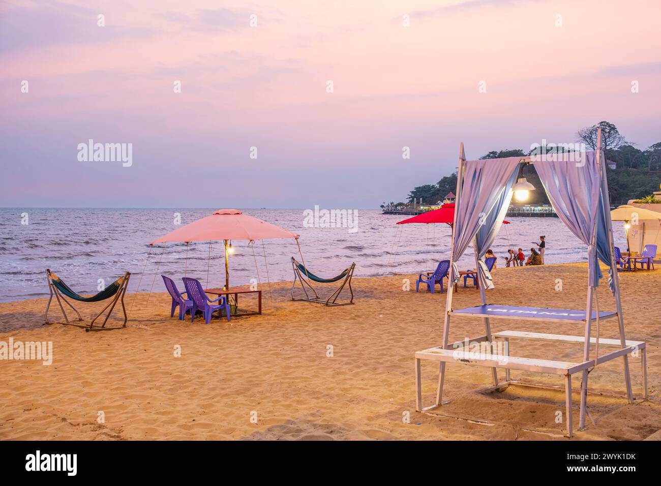 Cambogia, provincia del KEP, KEP searesort, spiaggia al crepuscolo Foto Stock