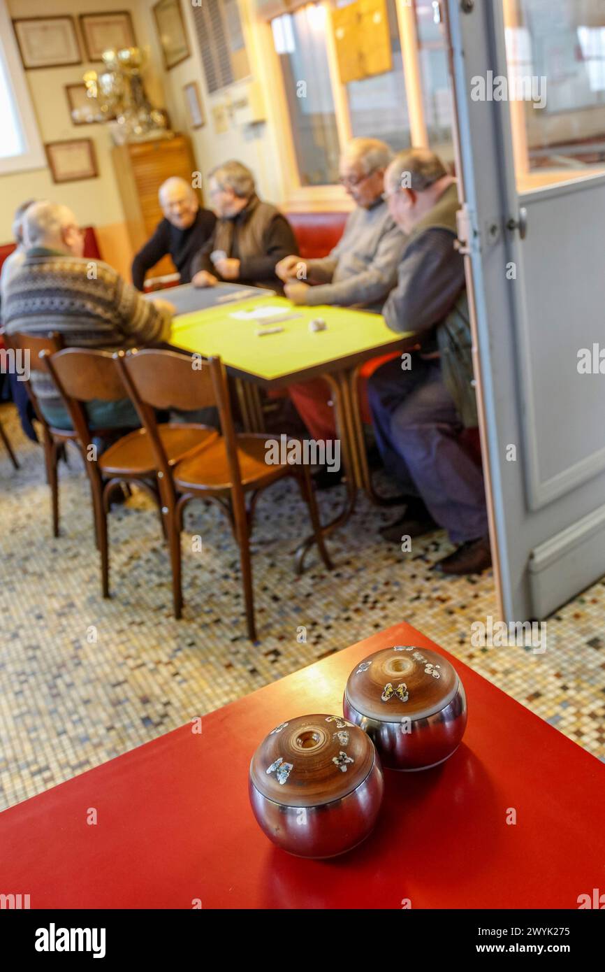 Francia, Indre et Loire, valle della Loira dichiarata patrimonio mondiale dall'UNESCO, Tours, boule de fort è uno sport incluso nel patrimonio immateriale dell'UNESCO, il circolo di boules del Sol Levante, l'ultimo campo di boule di Tours ha definitivamente chiuso le sue porte alla fine del 2022, l'edificio minaccia di crollare Foto Stock