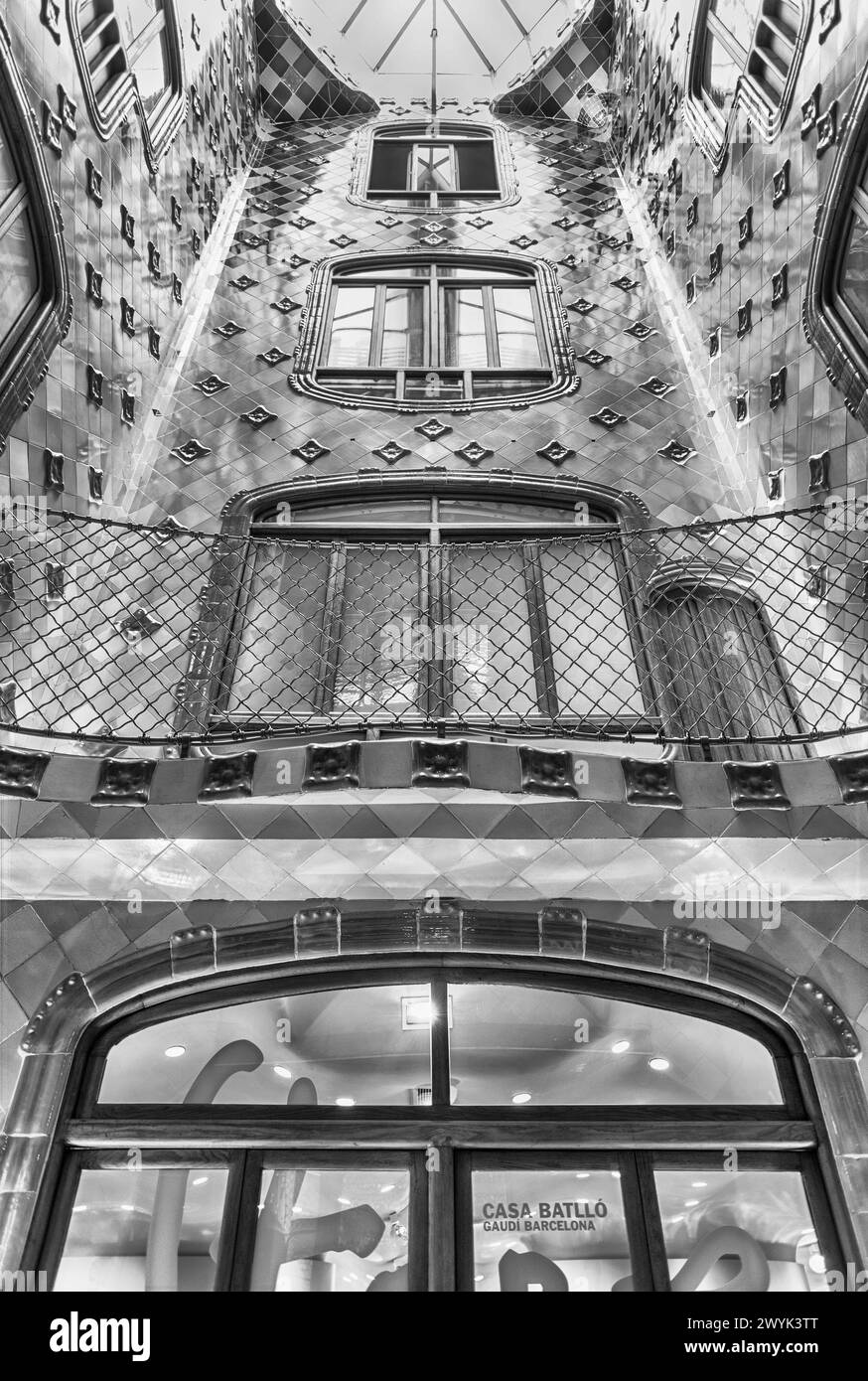 BARCELLONA - Agosto 9: Iconico faro all'interno di Casa Batllo, rinomato edificio progettato da Antoni Gaudi e simbolo di Barcellona, Catalogna, Spa Foto Stock
