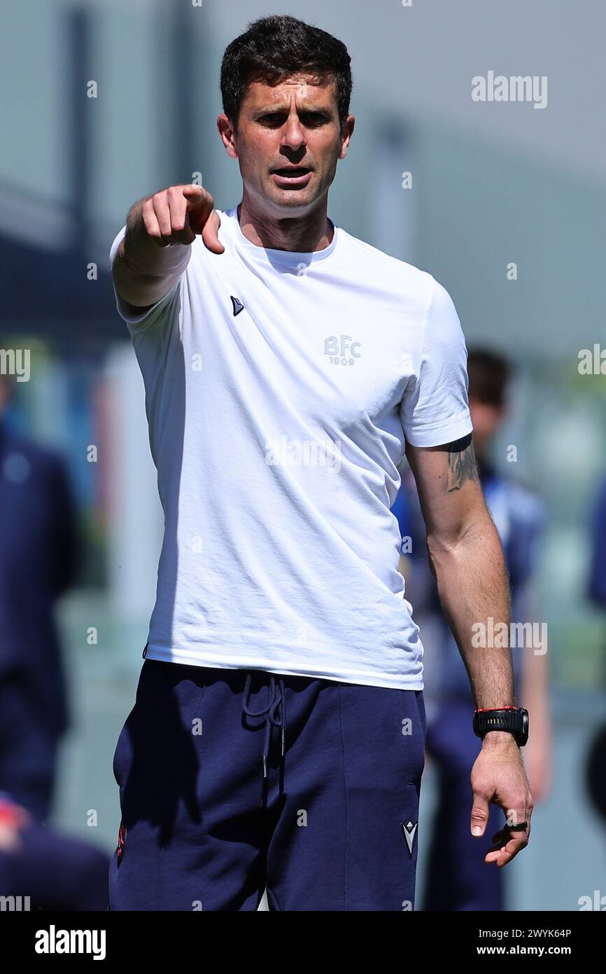 Frosinone, Italia. 7 aprile 2024. Thiago Motta allenatore del Bologna FC gesti durante la partita di serie A tra il Frosinone calcio e il Bologna FC allo stadio Benito stirpe di Frosinone (Italia), 7 aprile 2024. Crediti: Insidefoto di andrea staccioli/Alamy Live News Foto Stock