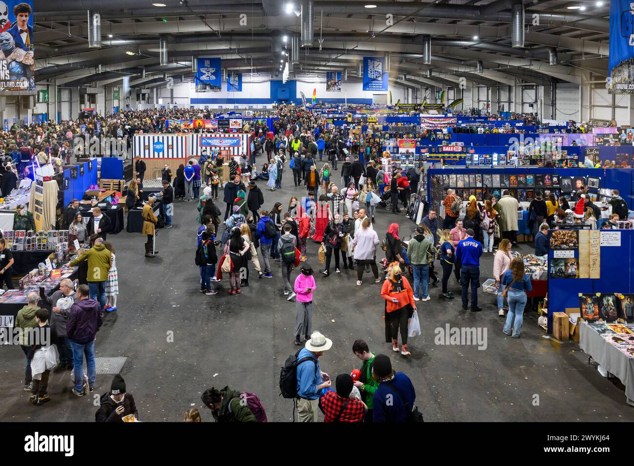 Folle di fan riempiono la sala allo Scotlands Comic Con 2023, Royal Highland Centre, Ingliston, Edimburgo, Scozia, Regno Unito Foto Stock