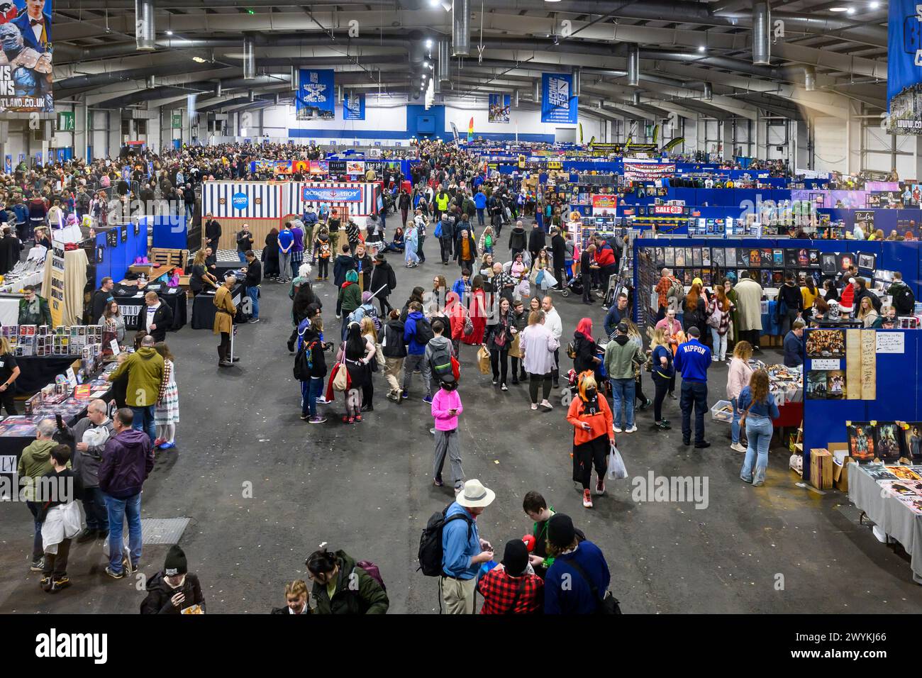 Folle di fan riempiono la sala allo Scotlands Comic Con 2023, Royal Highland Centre, Ingliston, Edimburgo, Scozia, Regno Unito Foto Stock