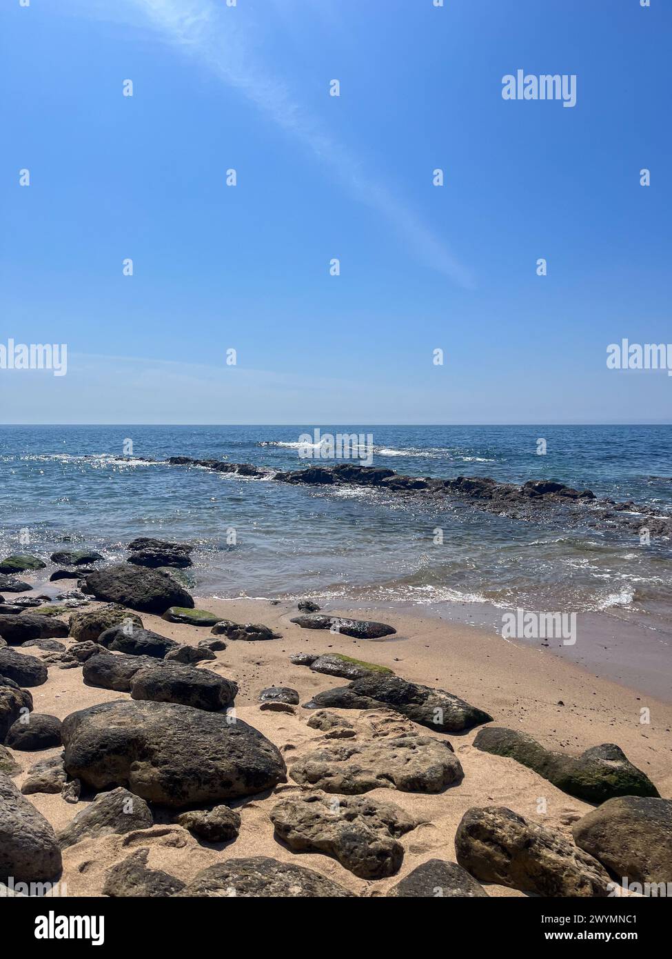 Lisbona, Portogallo, Tago, spiaggia, Praia de Bafureira, Cascais, Parede, Praia de São Pedro do Estoril, oceano Atlantico, Carcavelos, onde oceaniche in una giornata di sole Foto Stock