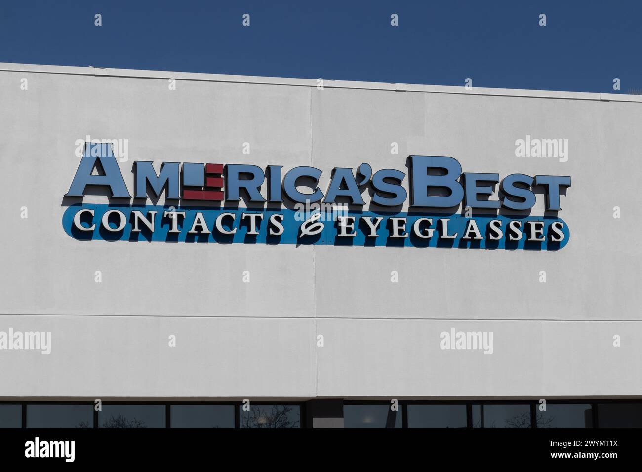 Chicago - 6 aprile 2024: Sconto America's Best Contacts & Eyeglasses provider di esami oculistici, occhiali e lenti a contatto. Foto Stock