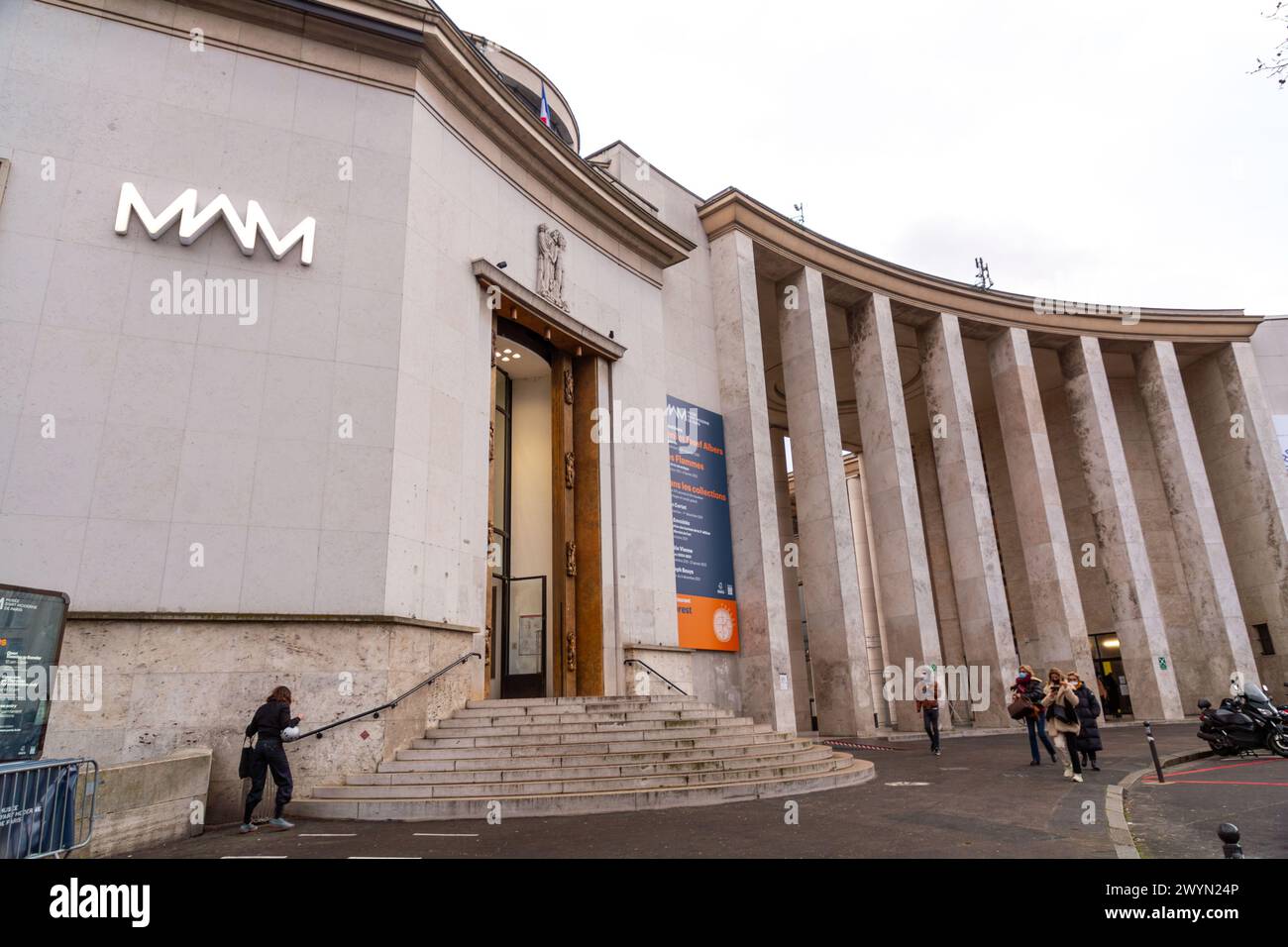 Parigi, Francia - 20 gennaio 2022: Museo d'Arte moderne di Parigi o MAM Paris, è un importante museo municipale dedicato all'arte moderna contemporanea del 2 Foto Stock