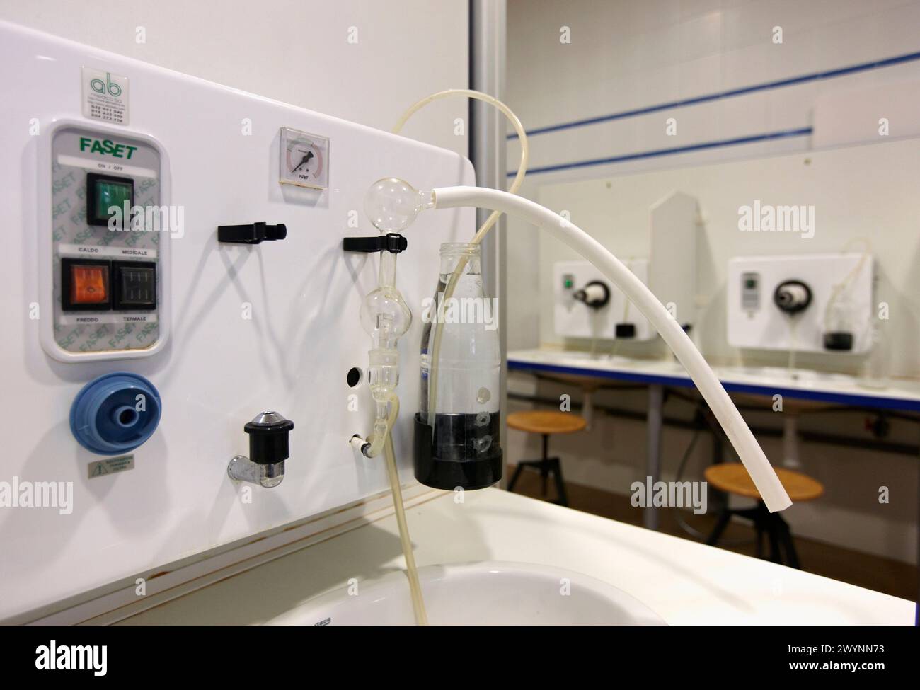 Camera con nebulizzatori per terapia inalatoria, Cestona Spa, Gipuzkoa, Paesi Baschi, Spagna. Foto Stock