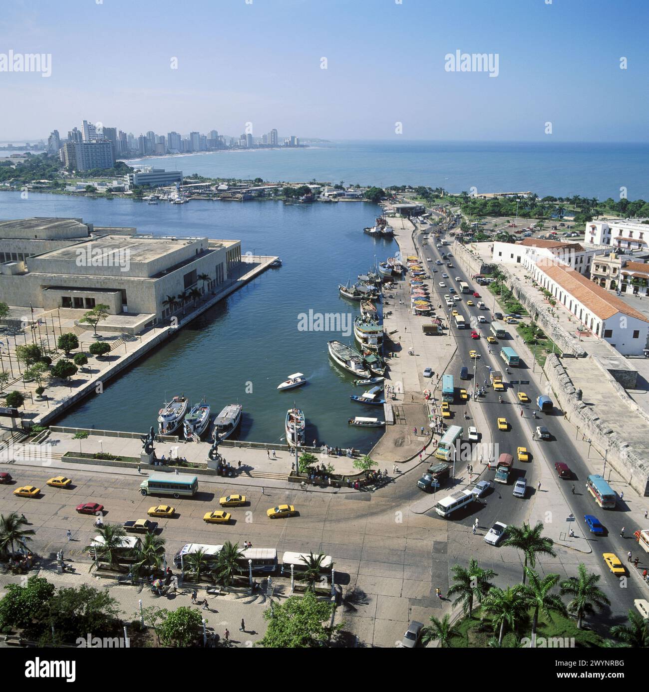 Centro convegni, molo di Los Pegasos. Bocagrande sullo sfondo. Cartagena de Indias. Colombia. Foto Stock