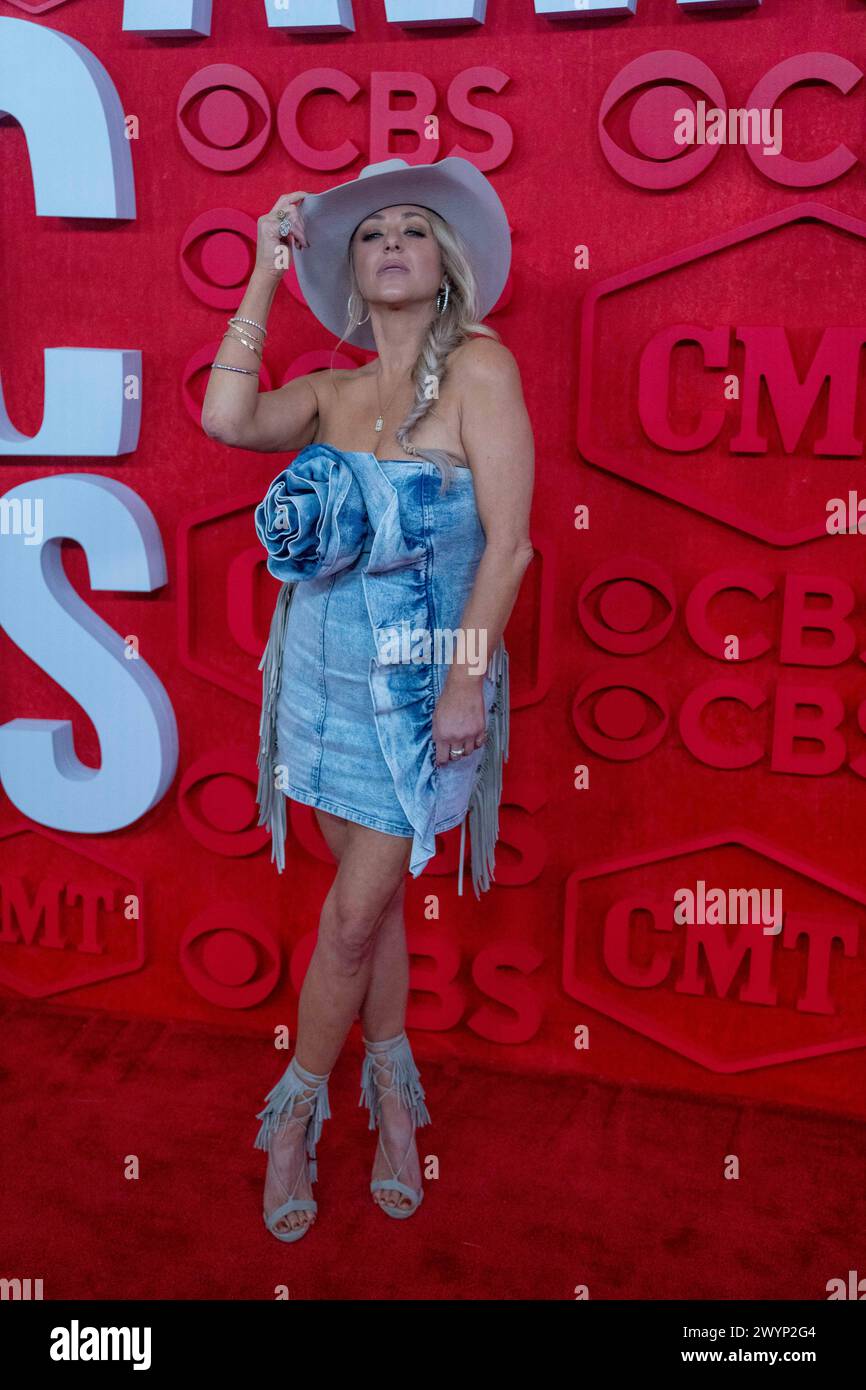 La cantante LEAH TURNER cammina sul Red carpet e posa per le fotografie prima dello spettacolo dei CMT Music Awards all'Austin's Moody Center il 6 aprile 2024. Crediti: Bob Daemmrich/Alamy Live News Foto Stock