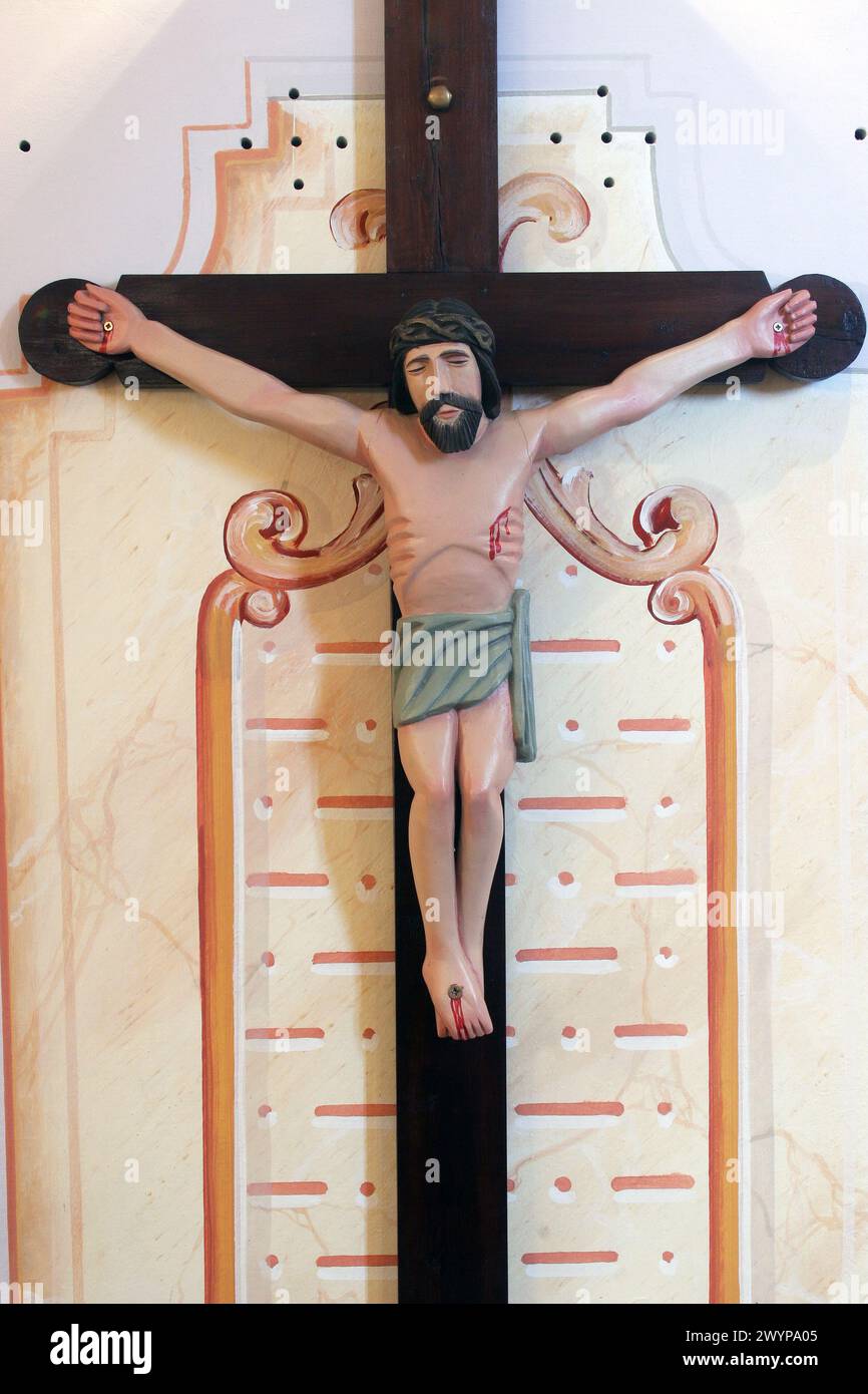 Crocifissione nella chiesa parrocchiale dell'Immacolata Concezione di Mace, Croazia Foto Stock