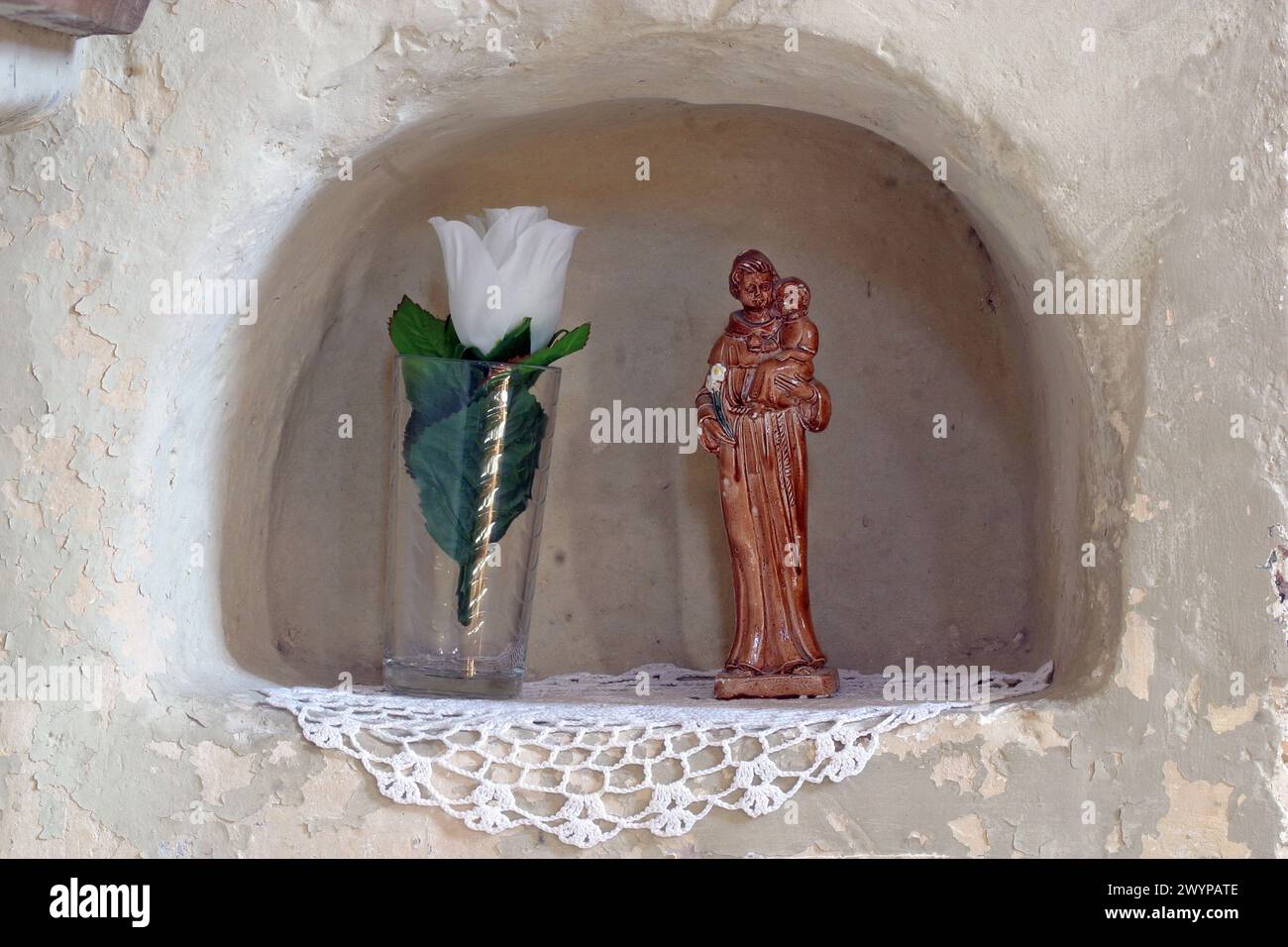 Sant'Antonio da Padova con Gesù bambino nella chiesa di nostra Signora della montagna a Lobor, Croazia Foto Stock