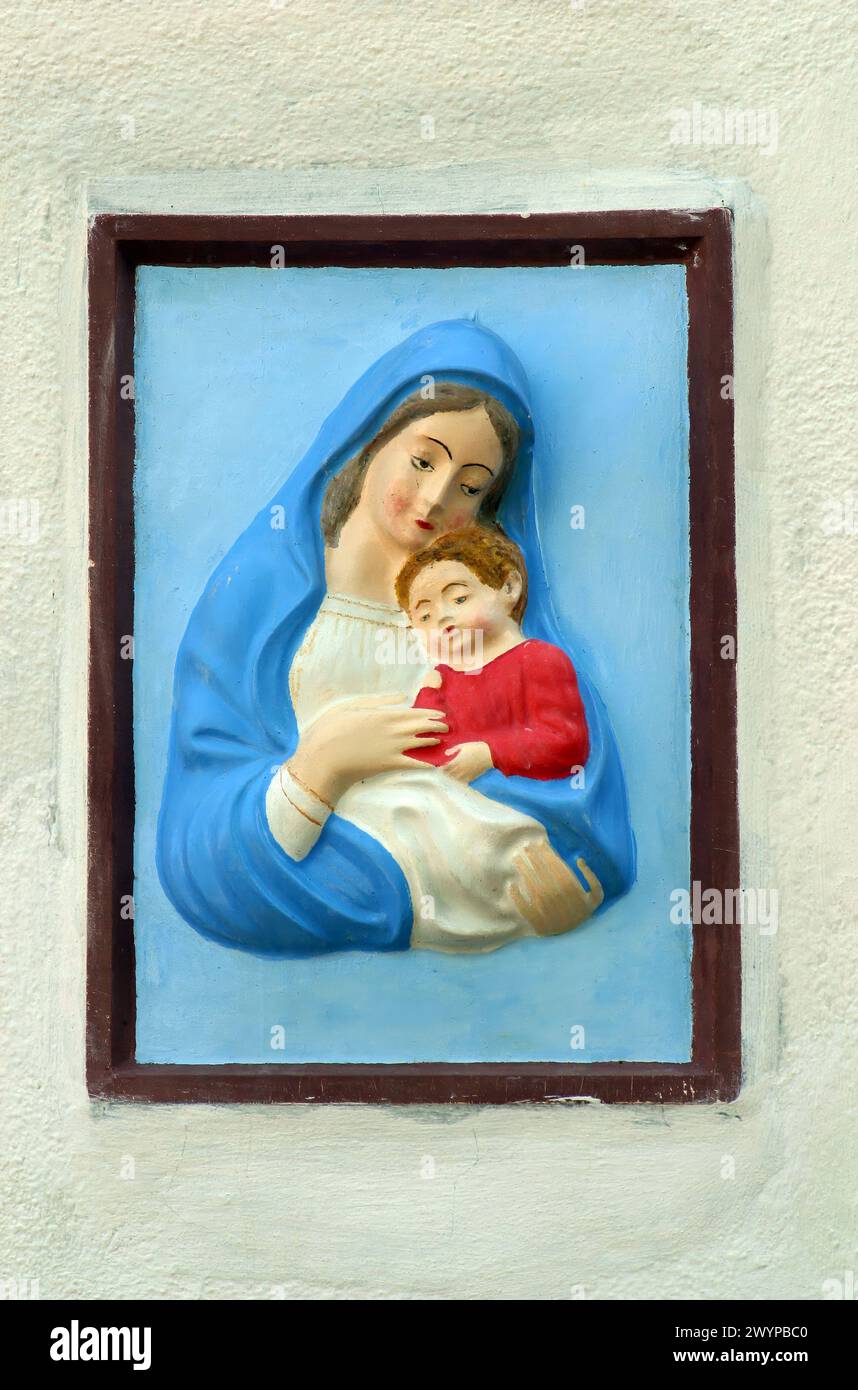 Vergine Maria con il bambino Gesù, Chiesa parrocchiale di nostra Signora dei Miracoli a Ostarije, Croazia Foto Stock