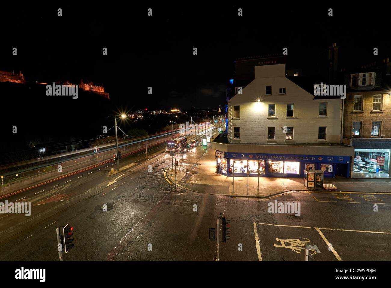 Street di notte a Edimburgo, Scozia, Regno Unito Foto Stock