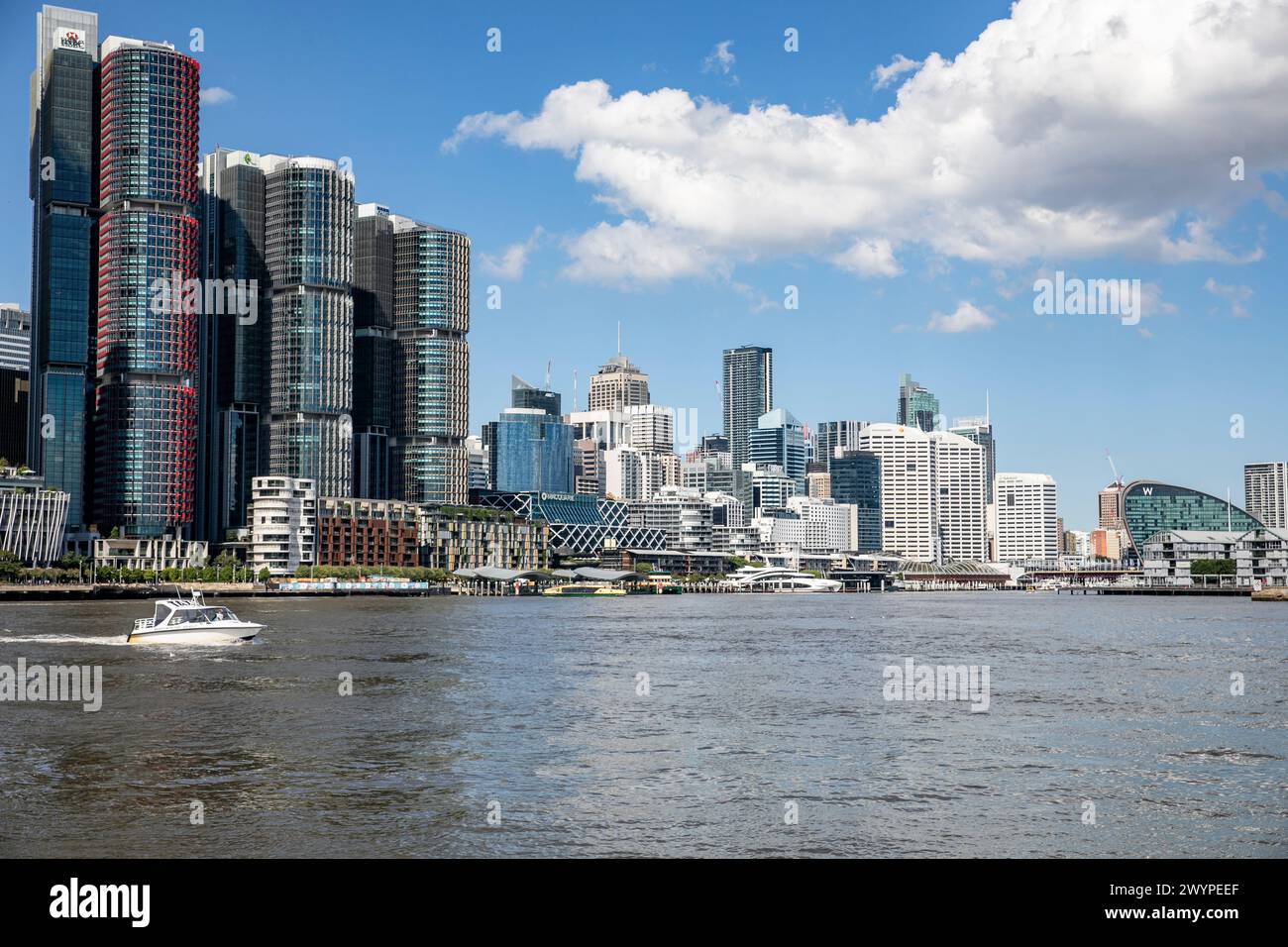 Il paesaggio urbano e lo skyline di Sydney, le torri e i grattacieli internazionali di Barangaroo nel centro di Sydney e nel quartiere finanziario centrale CBD, Australia Foto Stock