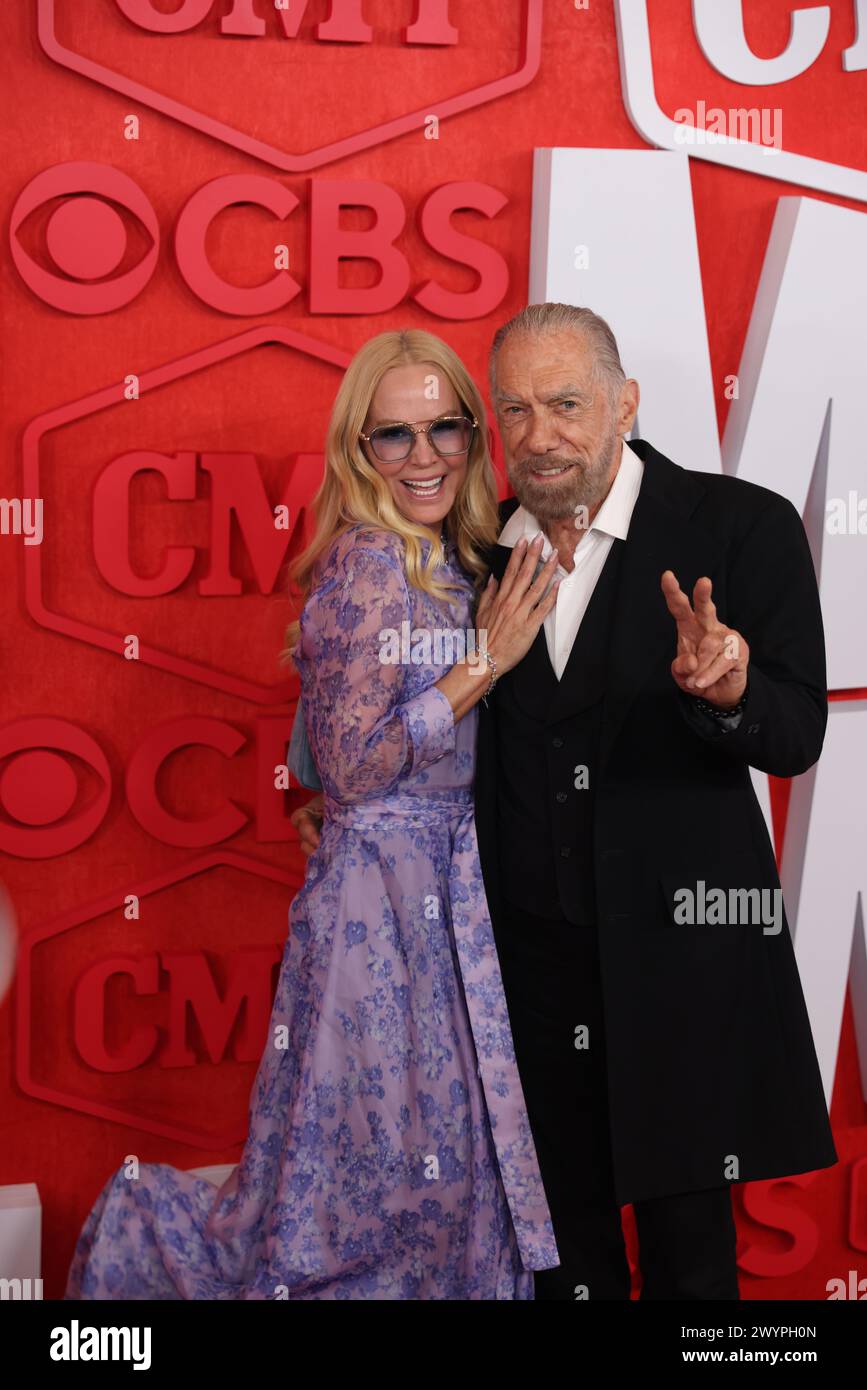 Austin, Stati Uniti. 7 aprile 2024. Eloise e John Paul DeJoria partecipano ai CMT Awards ad Austin, Texas, il 7 aprile 2024. (Foto di: Stephanie Tacy/SIPA USA) credito: SIPA USA/Alamy Live News Foto Stock
