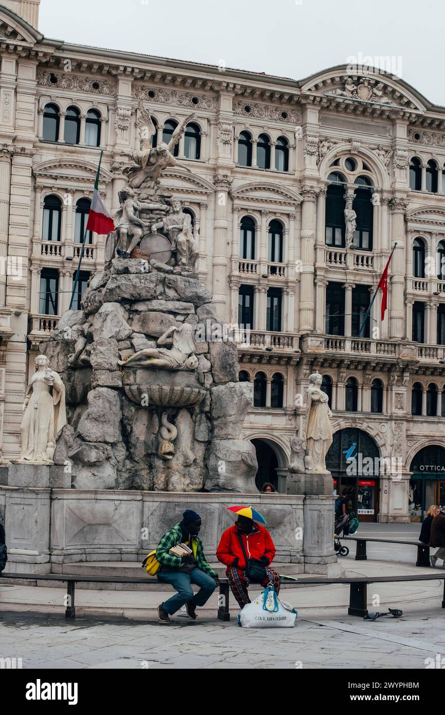 Trieste Italia - 30 marzo 2024: Fontana dei quattro continenti in Piazza unità d'Italia con persone sconosciute, Trieste. Foto Stock