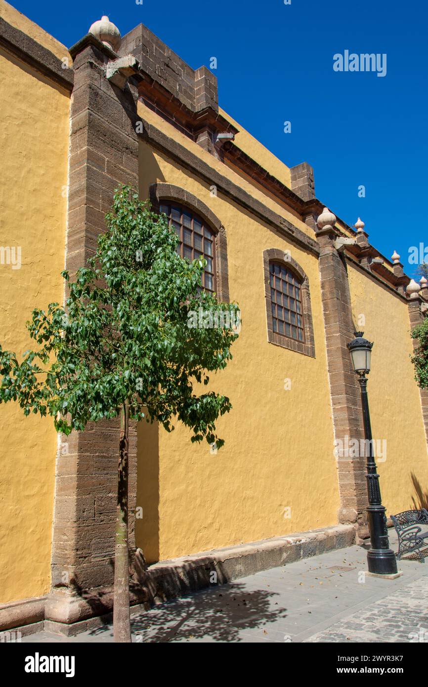 Parte muraria della chiesa di Santiago de los Caballeros nella città di Galdar sull'isola Canaria di Gran Canaria, Europa Foto Stock