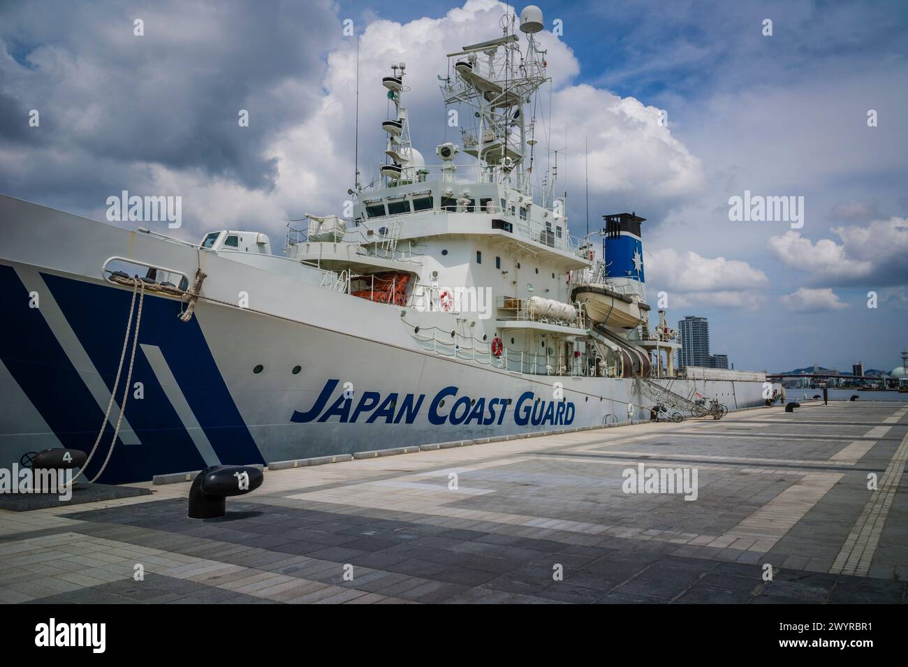 Taglierina della guardia costiera giapponese ormeggiata nel porto di Nagasaki, in Giappone. Foto Stock