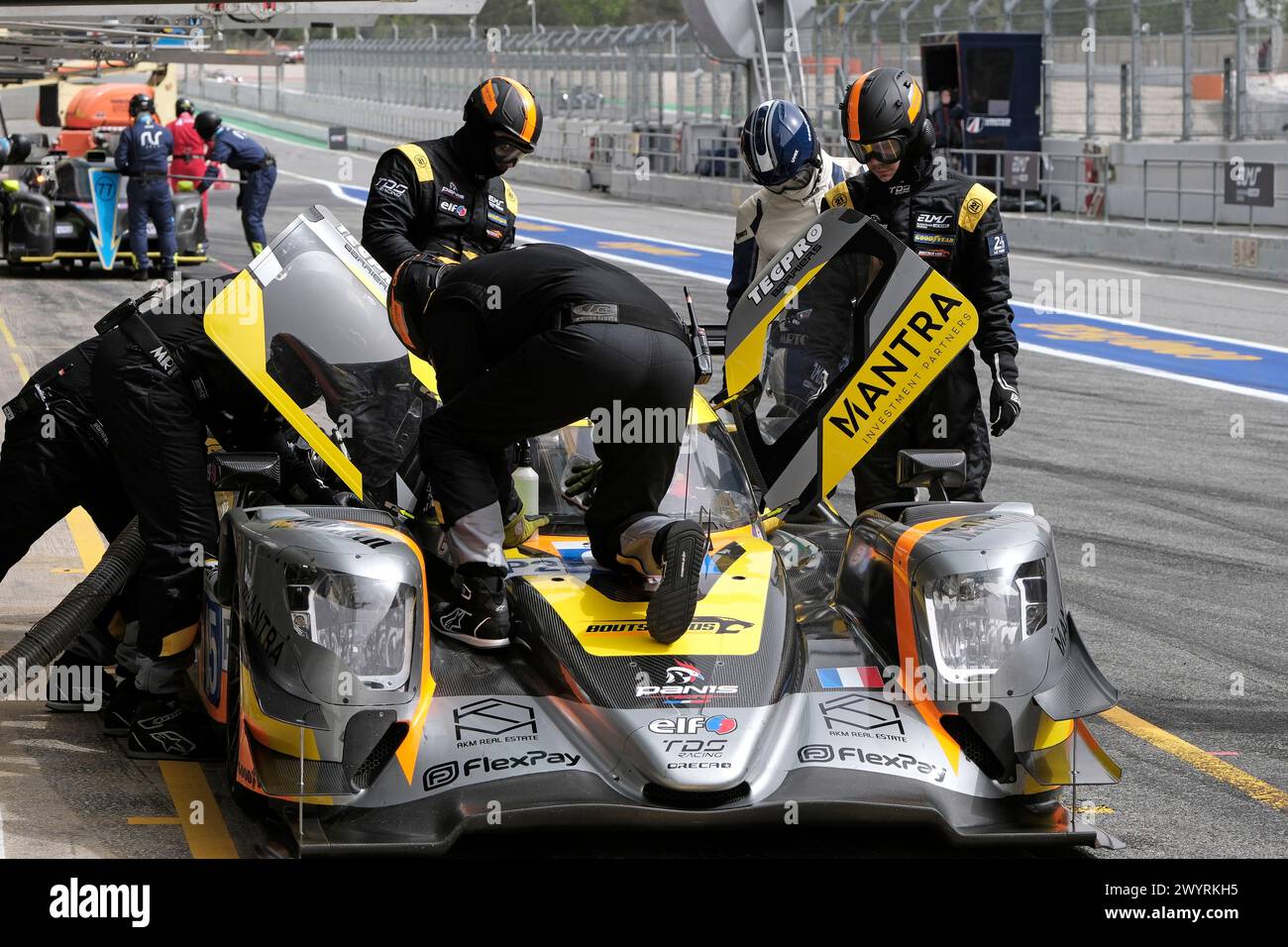 Barcellona, Spagna. 8 aprile 2024. 2° giorno - Prologo European LeMans Series Circuit De Catalunya #15 RLR M SPORT, LMP3, Ligier JS P320 - Nissan, Michael JENSEN (ZAF)/Nick ADCOCK (ZAF)/Gael JULIEN (fra) durante un pitstop ( Credit: Rob Gray/Alamy Live News Foto Stock