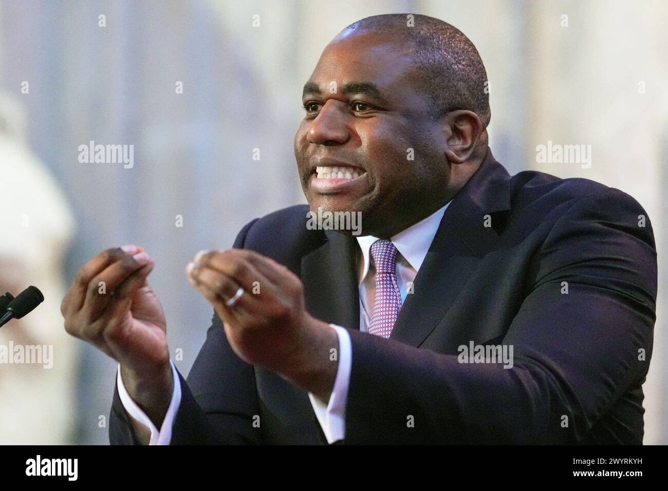 Foto del file del 20/01/24 del segretario degli esteri ombra David Lammy che ha parlato alla conferenza della Fabian Society nel centro di Londra. Il programma LBC del Segretario ombra David Lammy è in corso di indagine da parte di Ofcom, il guardiano dei media ha annunciato. Data di pubblicazione: Lunedì 8 aprile 2024. Foto Stock