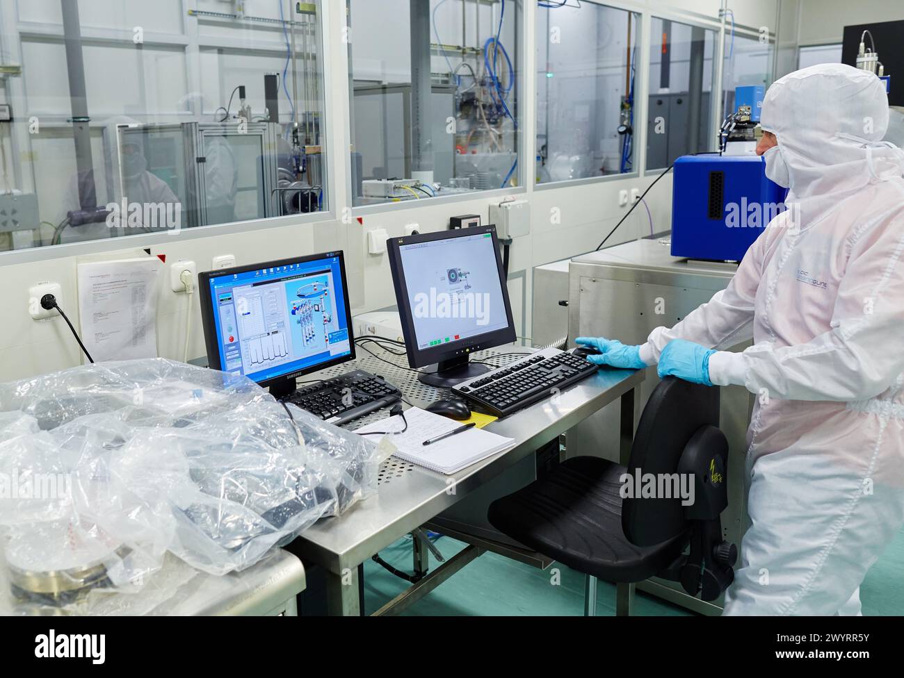 CNT deposizione di strato atomico / incisore a ioni reattivi Oxford Instruments. Camera bianca. Nanotecnologia. Laboratorio. CIC nanoGUNE Nano Science Cooperative Research Center. Donostia. San Sebastian. Gipuzkoa. Paesi Baschi. Spagna. Foto Stock