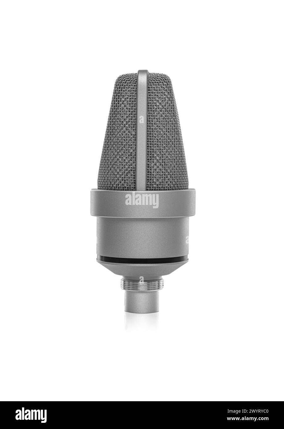 Microfono da studio isolato su sfondo bianco. Foto Stock