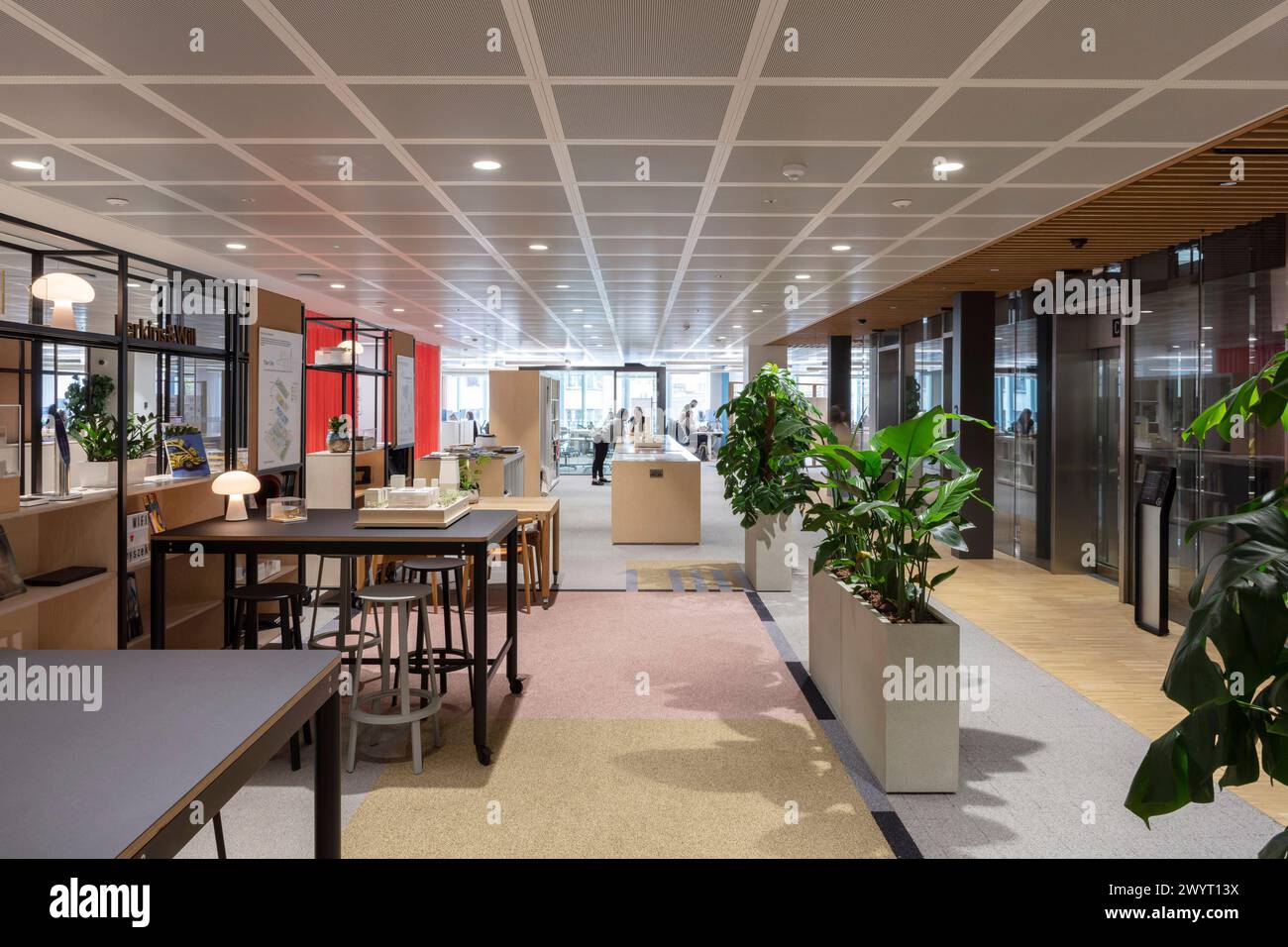 Spazio d'ingresso all'esterno di Perkins & Will Architects. 150 Holborn, Holborn, Regno Unito. Architetto: Perkins & Will , 2023. Foto Stock