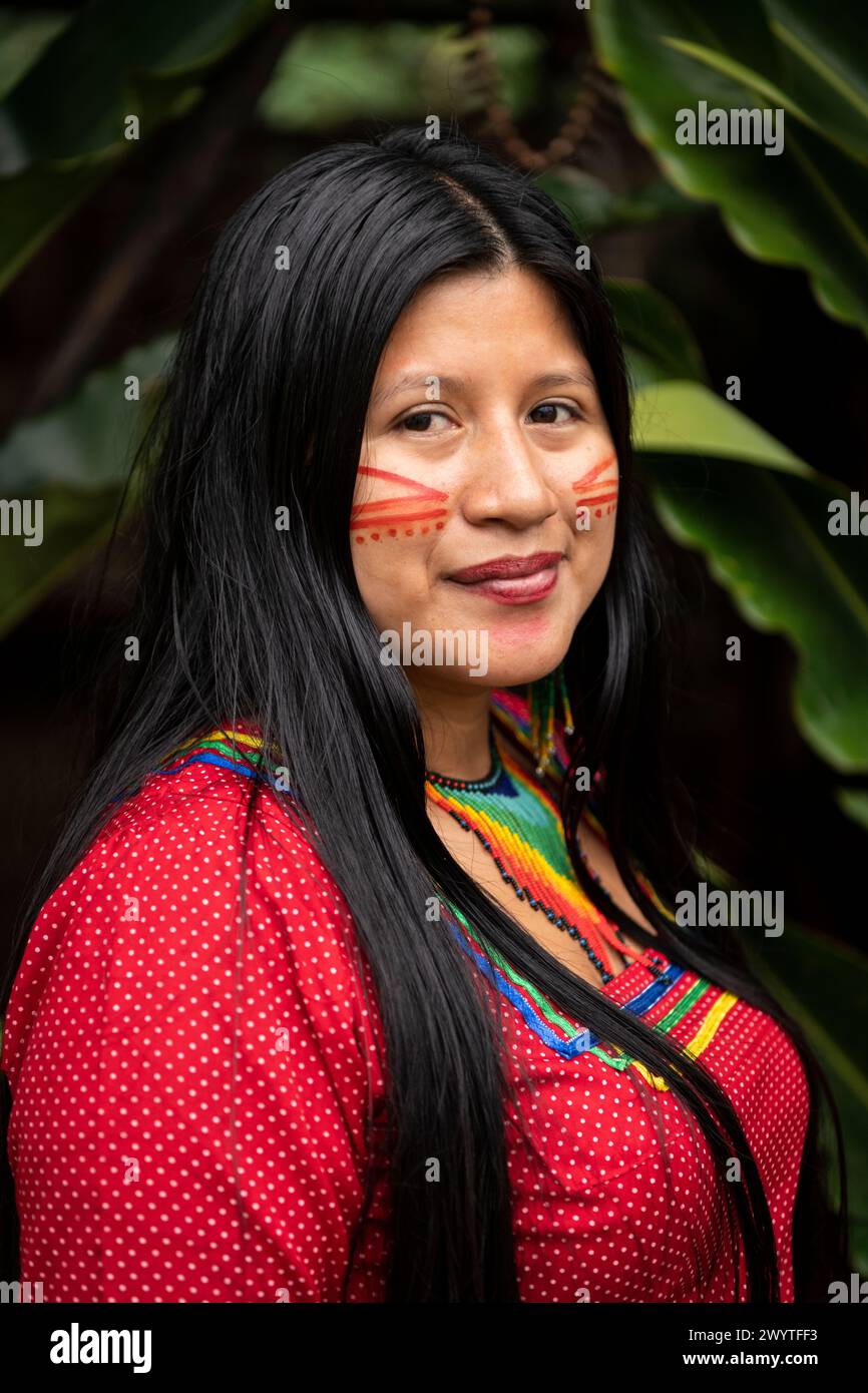 Ritratto di Betsy, Archidona, Provincia di Napo, Amazzonia, Ecuador Foto Stock
