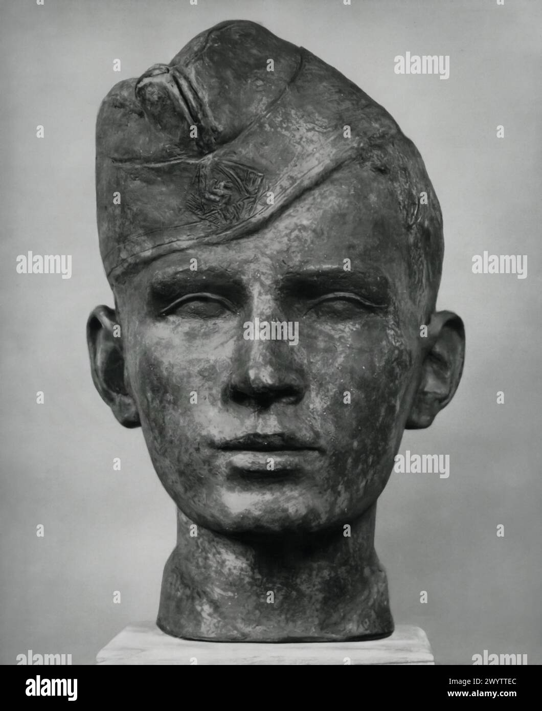Working Man' di Konrad Richter è un busto scultoreo che cattura l'essenza di un soldato tedesco, distinguibile per il suo berretto, un pezzo di abbigliamento militare. Foto Stock