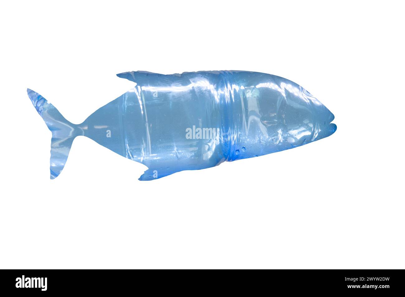 pesce di plastica in bottiglia, isolato su sfondo bianco Foto Stock