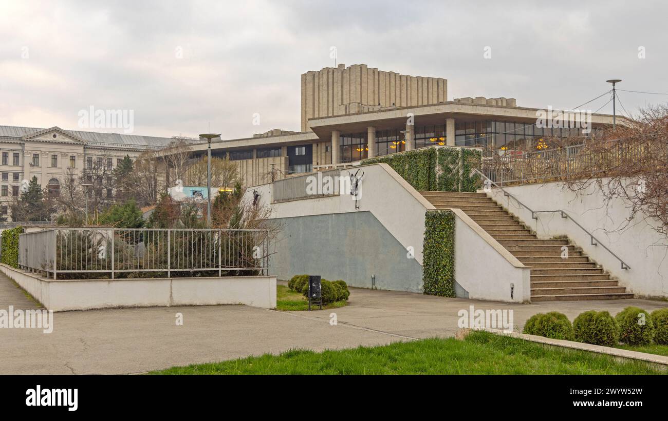 Craiova, Romania - 15 marzo 2024: Teatro nazionale Marin Sorescu Building in Alexandru Ioan Cuza Street. Foto Stock