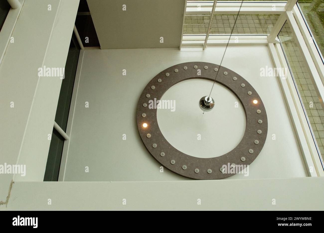 Pendolo Foucault al Museo Miramon Kutxaespacio de la Ciencia. San Sebastián. Spagna. Foto Stock