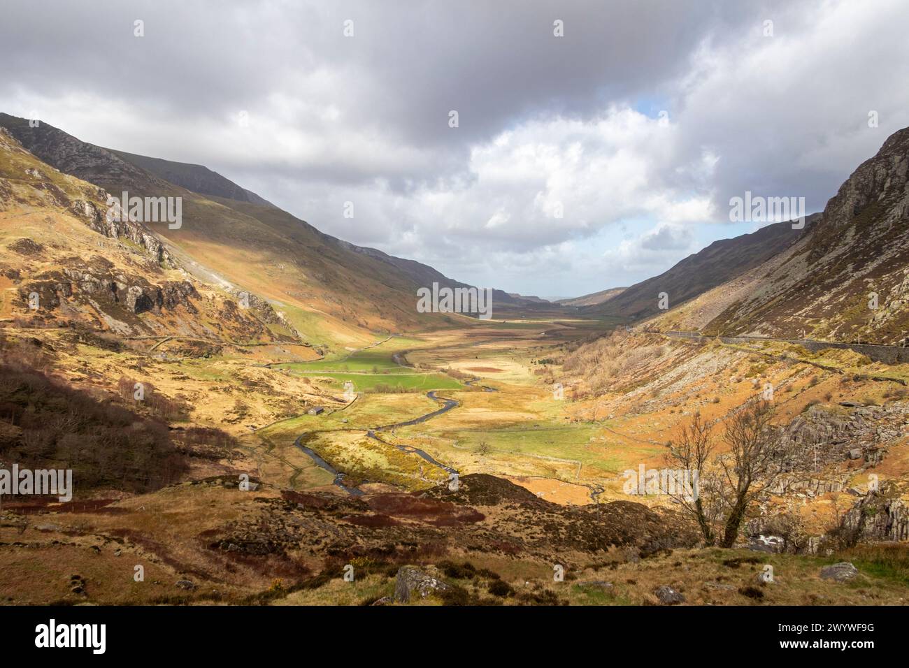 Vista panoramica della valle da Pont Pen-y-benglog, Bethesda, Bangor, Snowdonia, Galles, gran Bretagna Foto Stock