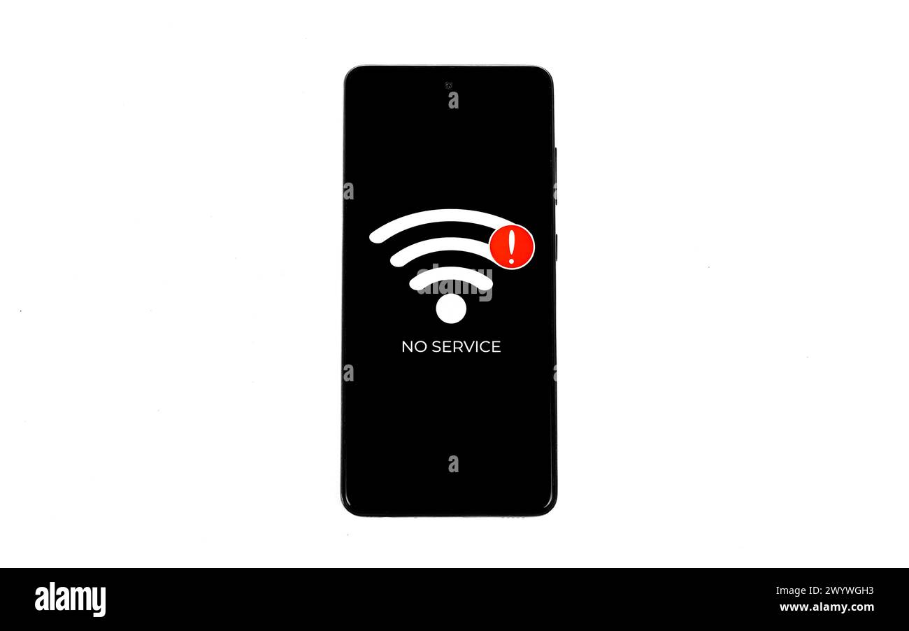 Concetti relativi ai problemi della rete cellulare. Smartphone con l'icona No Service (nessun servizio) sullo schermo isolata su sfondo bianco. Tutte le immagini dello schermo sono composte. Foto Stock
