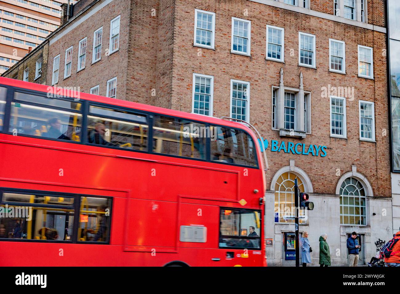 Barclays plc è una banca multinazionale universale britannica, con sede a Londra, in Inghilterra. Foto Stock