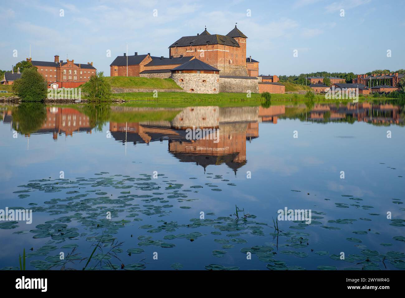 Vista dell'antica fortezza della città di Hameenlinna in una soleggiata mattinata di luglio. Finlandia Foto Stock