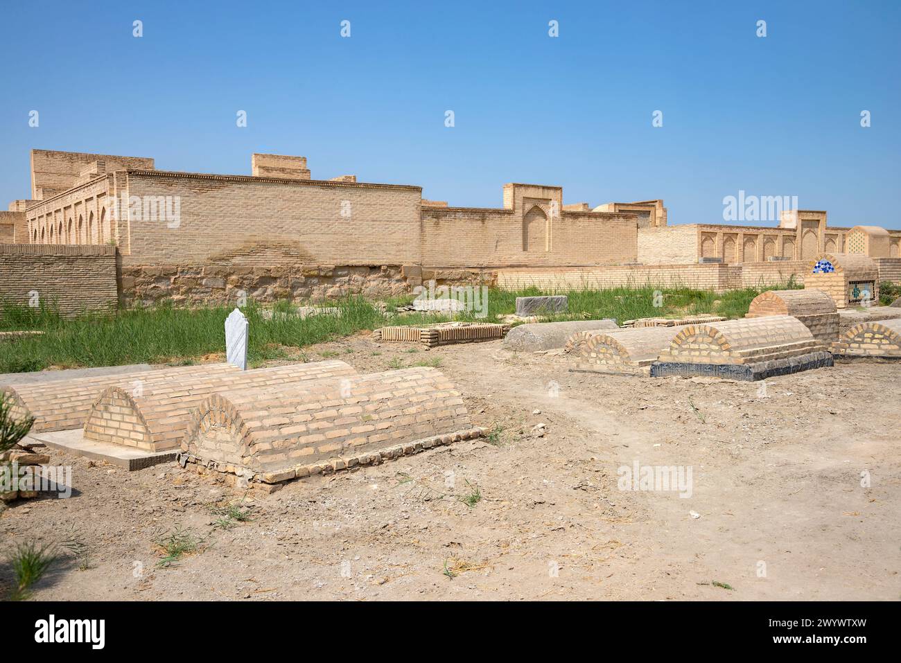 Un antico cimitero musulmano. La città dei morti è Chor Bakr. I dintorni di Bukhara. Sumitan, Uzbekistan Foto Stock