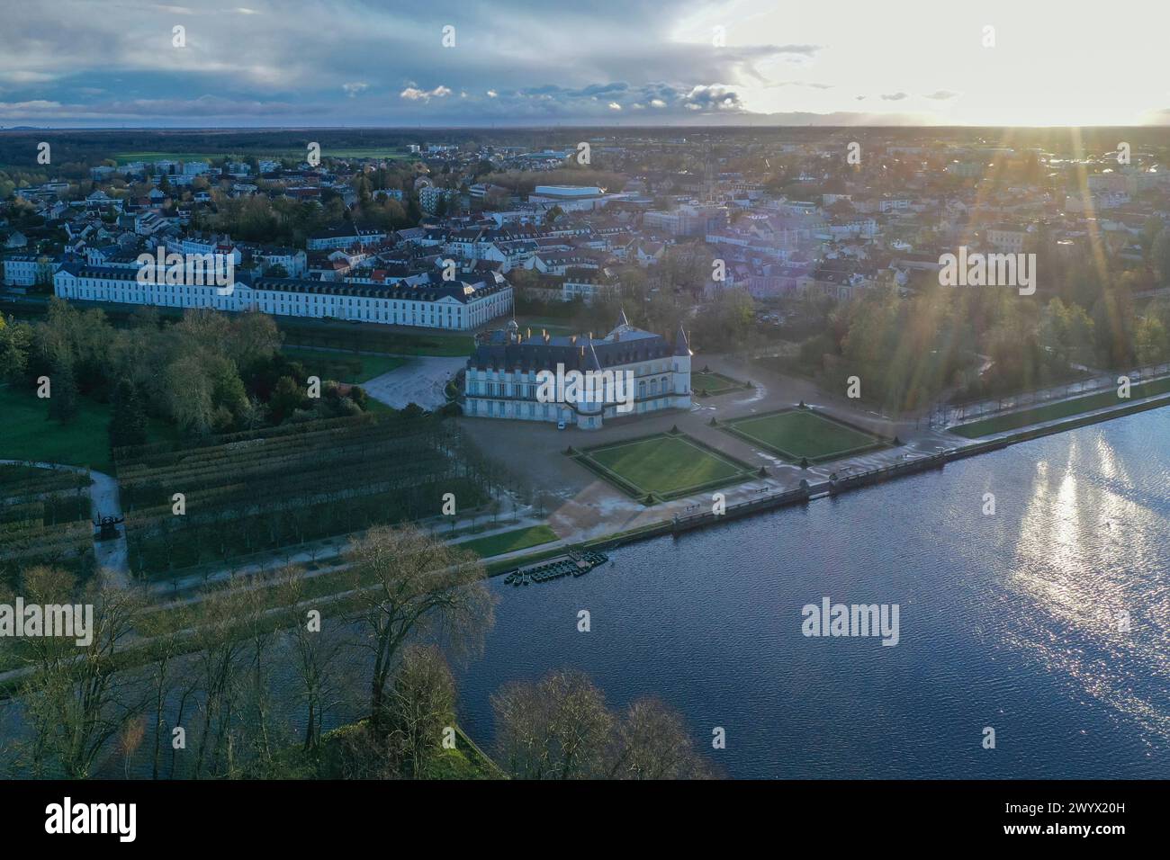 Luftbild Schlosspark und Schloss Chateau de Rambouillet, Departement Yvelines, regione Ile-de-France, Frankreich *** Vista aerea del parco e del castello di Chateau de Rambouillet, dipartimento di Yvelines, regione Ile de France, Francia Foto Stock