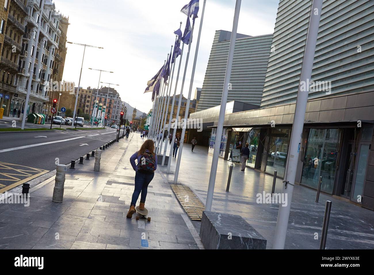 Pattinaggio. Paseo de la Zurriola. Centro Kursaal. Donostia. San Sebastian. Gipuzkoa. Paesi Baschi. Spagna. Foto Stock