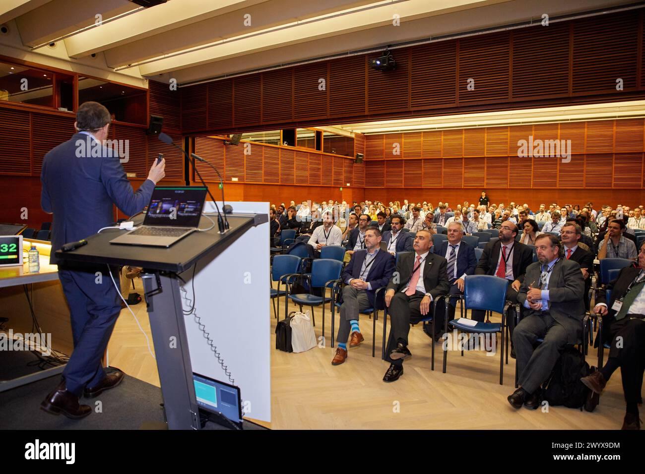 Membri del Congresso in una presentazione, Kursaal Congress Palace, Donostia, San Sebastian, Gipuzkoa, paesi Baschi, Spagna, Europa. Foto Stock