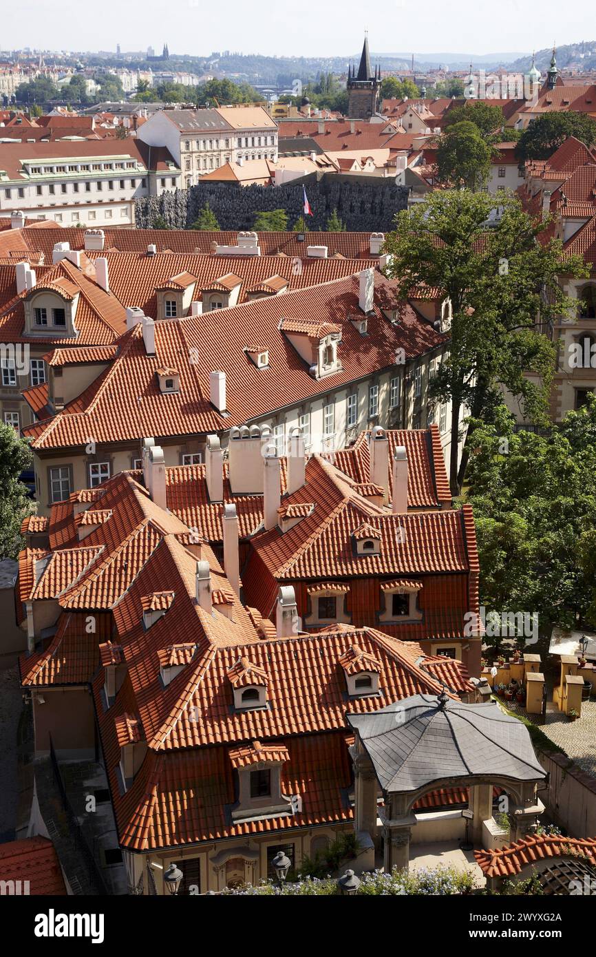 Praga vista dai giardini del Palazzo Wallenstein, Mala strana, Praga, Repubblica Ceca. Foto Stock